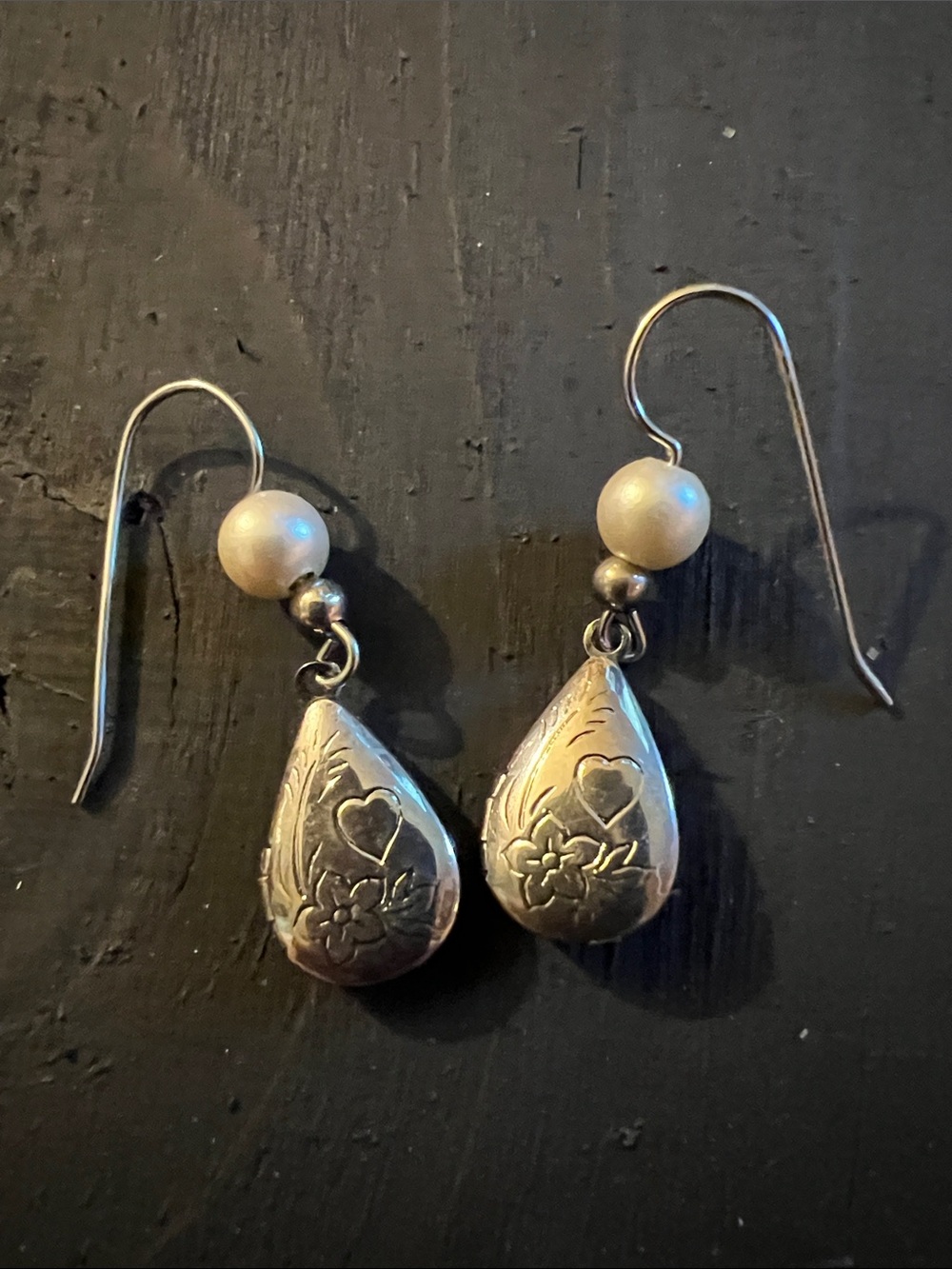 Women’s Silver Teardrop Dangle Earrings with Pearl Accent
